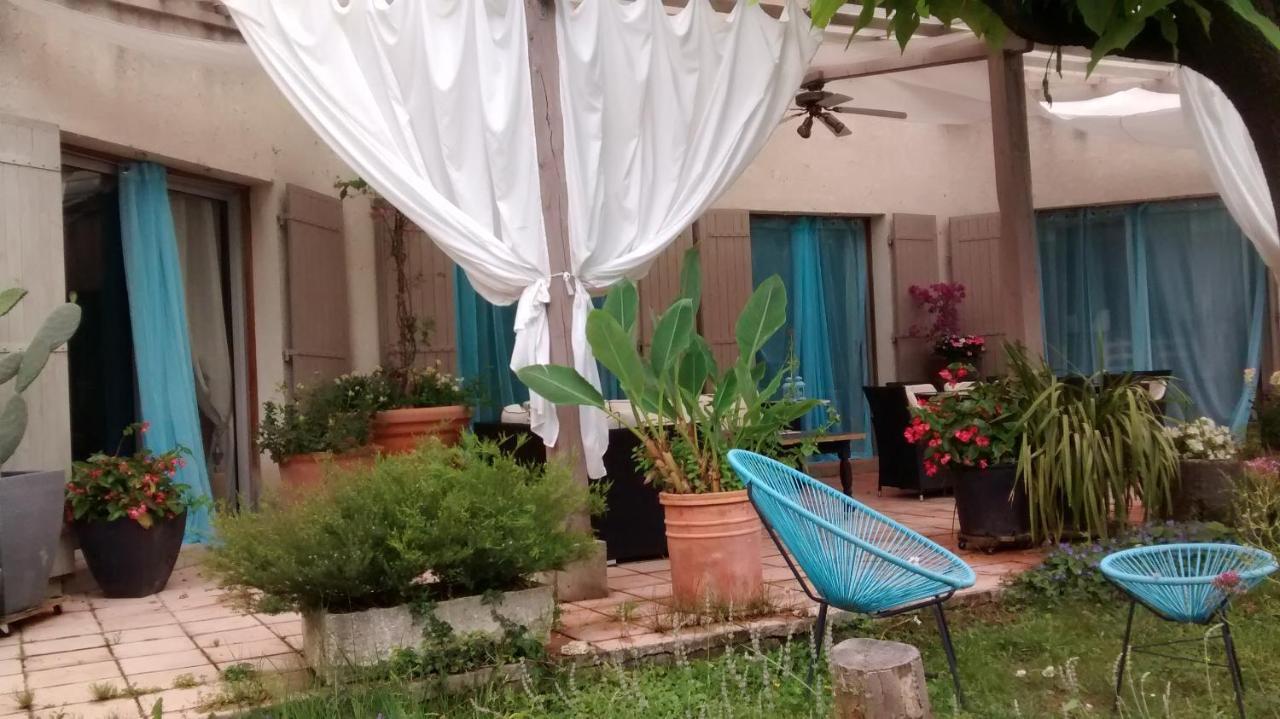La Bousquatiere Acomodação com café da manhã Piolenc Exterior foto