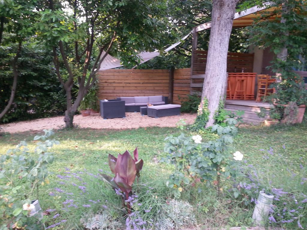 La Bousquatiere Acomodação com café da manhã Piolenc Exterior foto